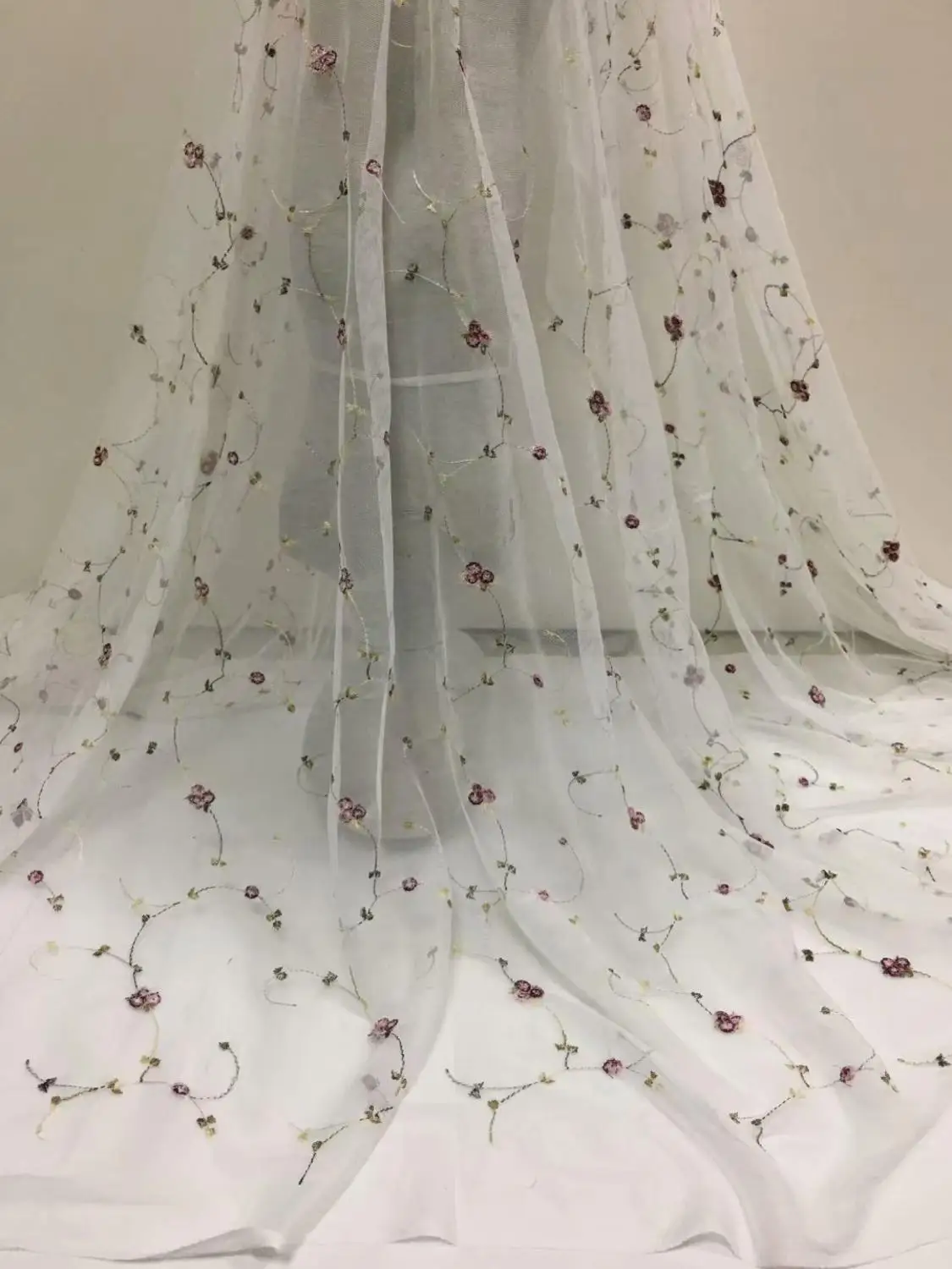 

Elegant Wedding Embroidery Tulle Lace Fabric Bride French Net Cloth For Sewing Women Dress KN120 (5Yards/Lot)