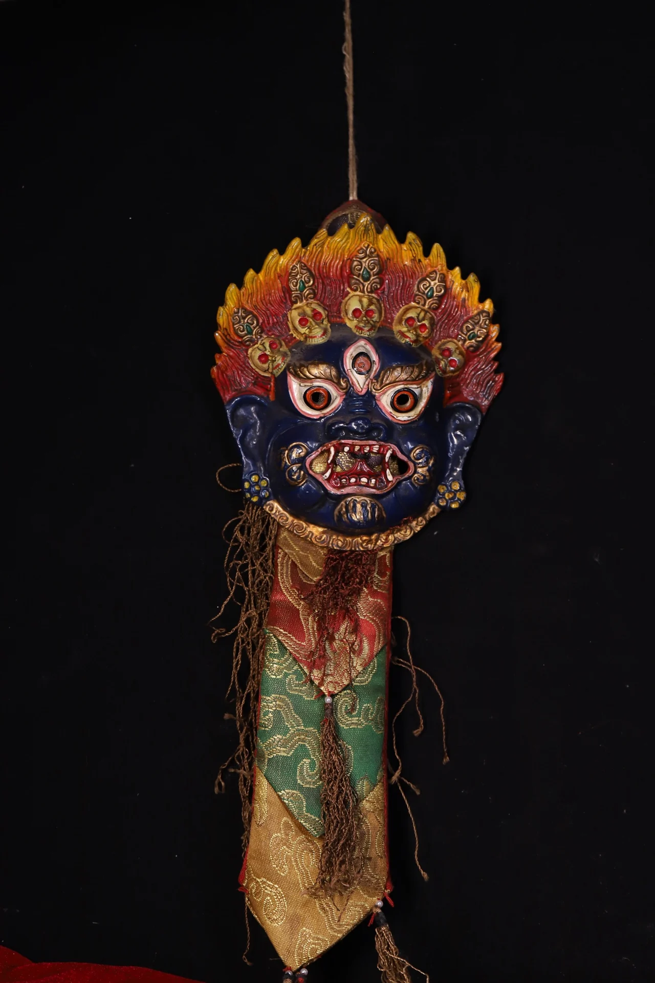 

16"Tibet Temple Collection Old Bronze Tracing Skeleton head Mahakala head statue mask Prayer flags Town House Exorcism