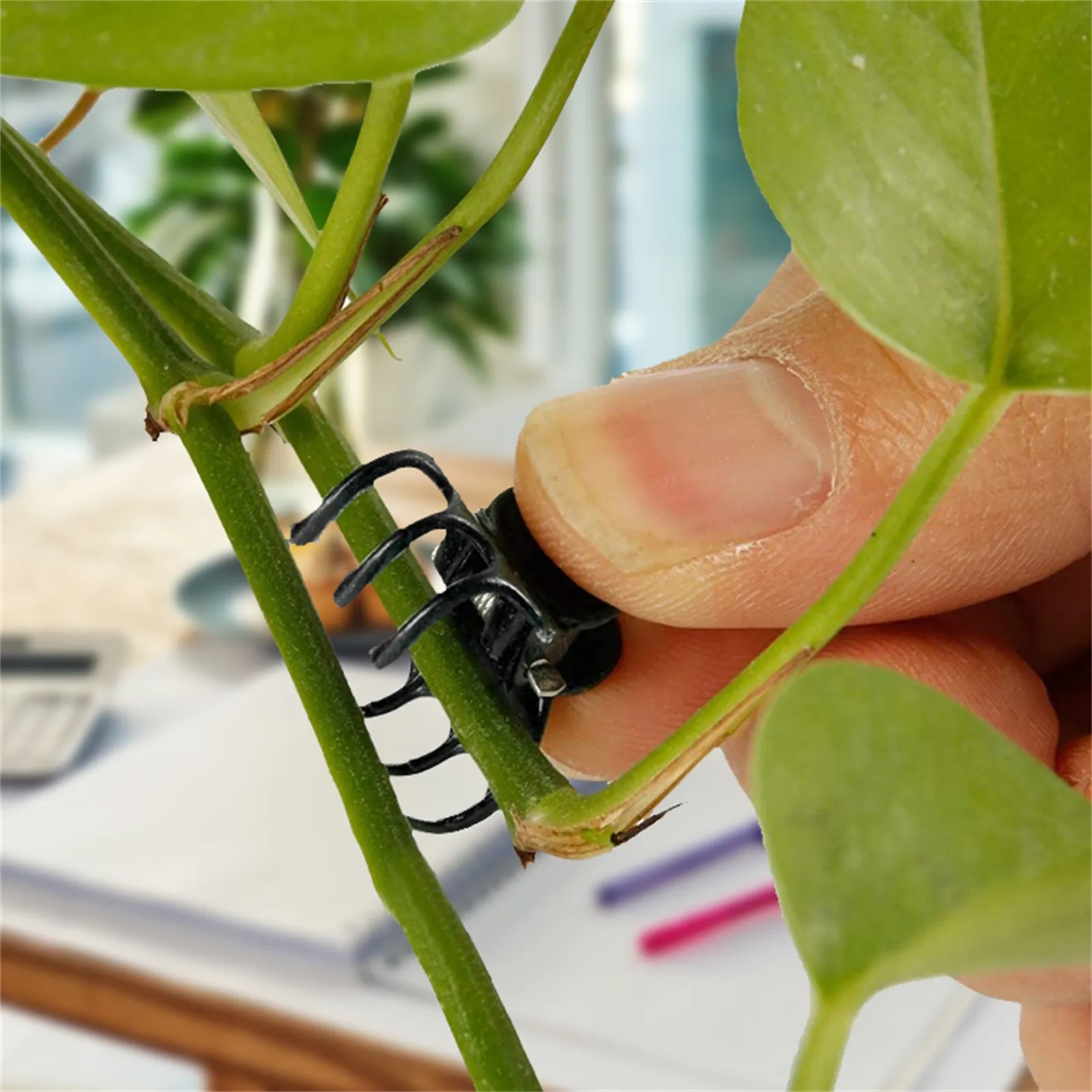 

100 Pieces Plant Clips Orchid Clips Garden Flower Vine Clips Plant Support Clips Flower and Vine Clips for Supporting Stems