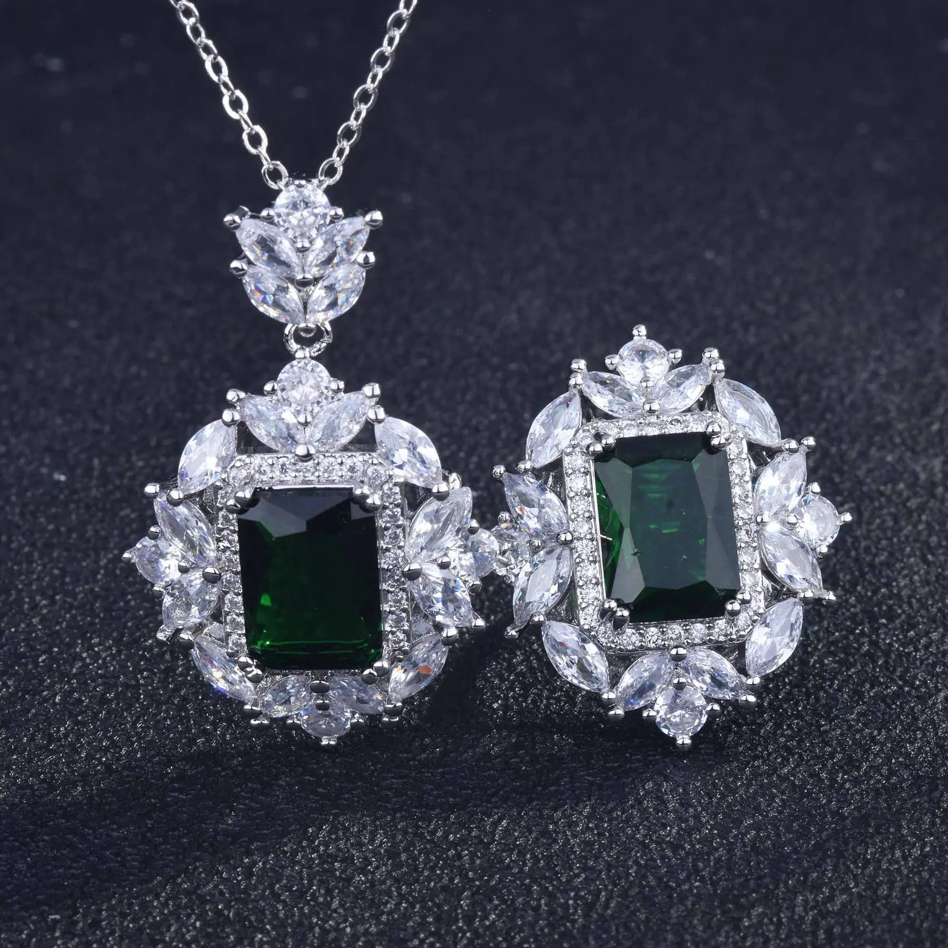 

Luxury Square Imitated Emerald Jewelry Sets for Lady Vintage Princess Pendant Necklace Ring For Wedding Engagement Accessories