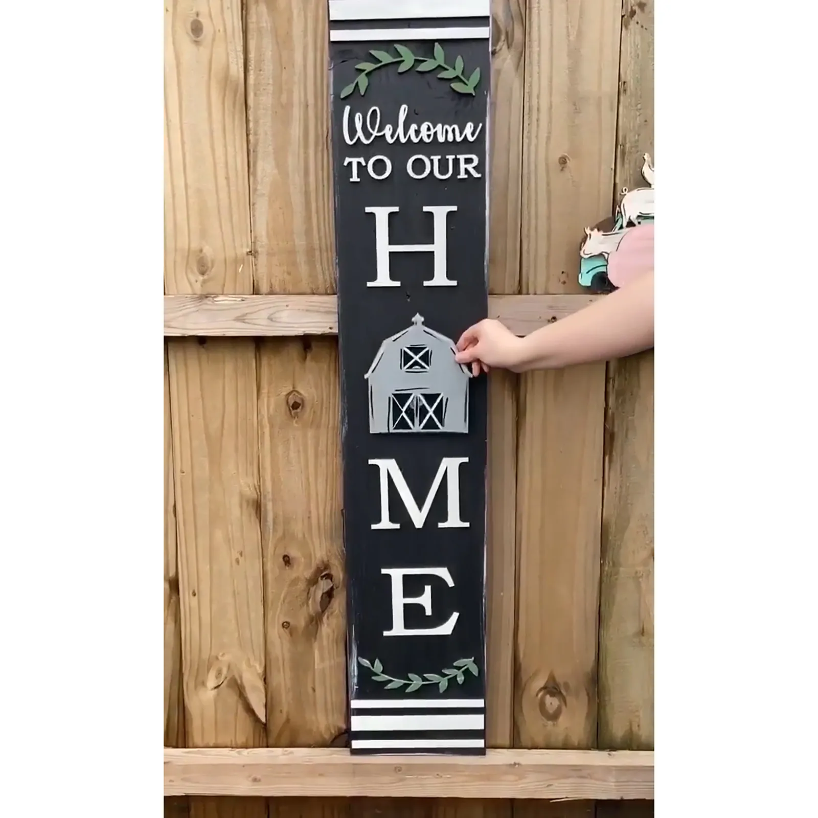 

DIY Door Hanger Seasonal Signs With Interchangeable Holiday Items decoracin de habitacin