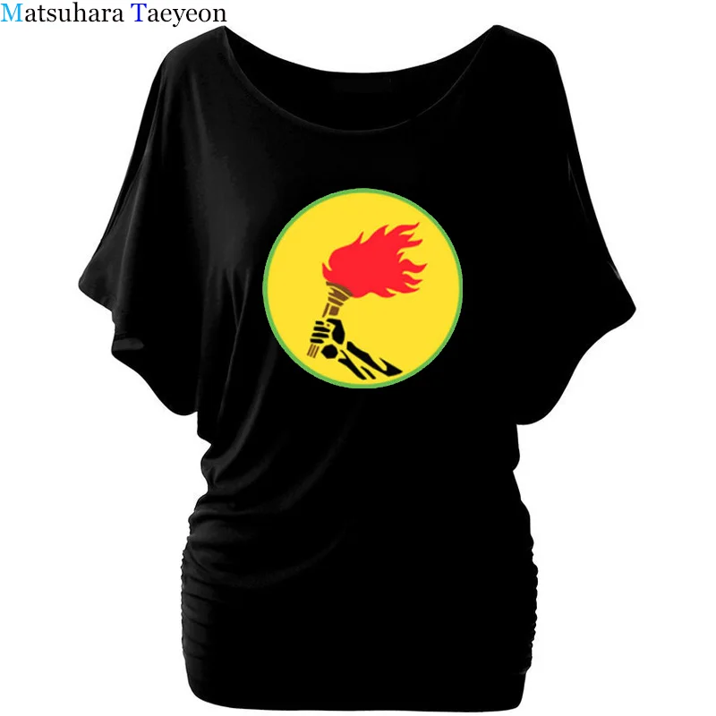 

Женская футболка с коротким рукавом и принтом в виде сердца