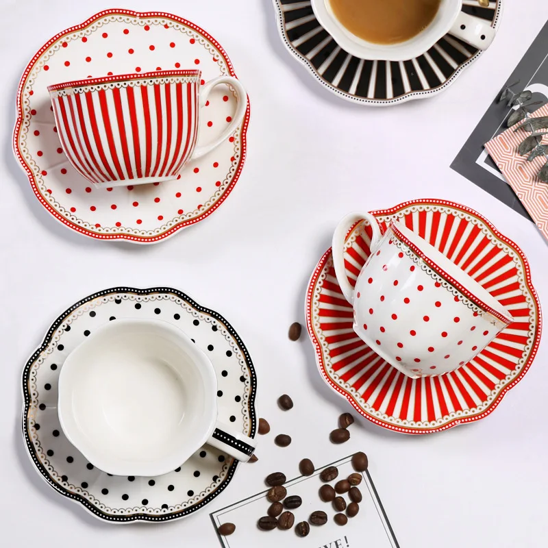 

Европейский полосатый набор керамических кофейных чашек и блюдец, домашний набор для послеобеденного чая, французская чашка и ложка, кавай...