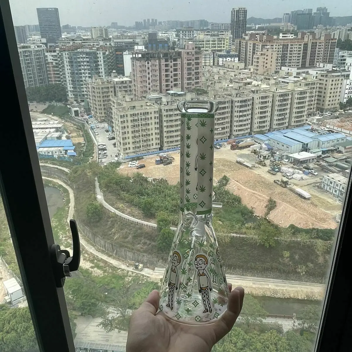 

Glow in the Dark Glass 10"