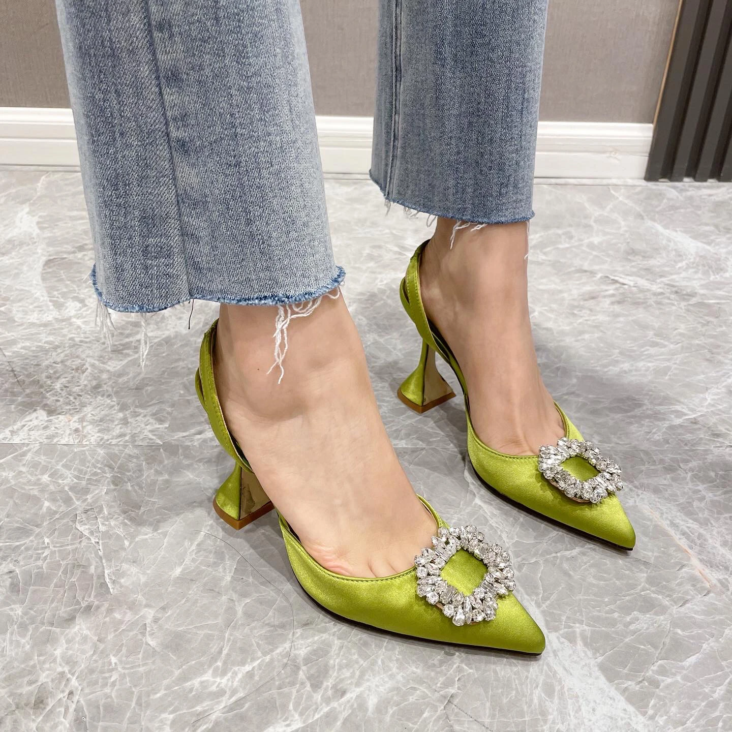 Женские туфли-лодочки с острым носком на высоком каблуке | Обувь