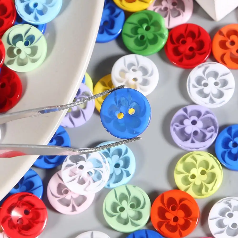 100 шт. высококачественные разные прозрачные крашеные полимерные пуговицы в форме