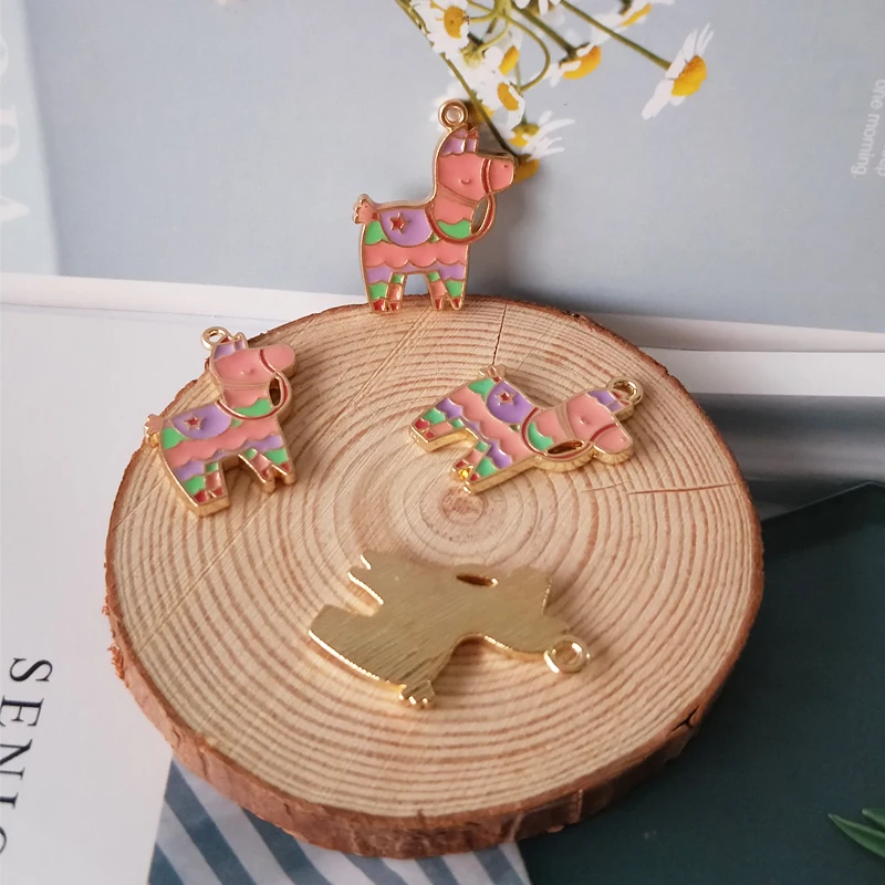 10 штук/упаковка Альпака цвета радуги и вырезом в форме сердца эмаль талисманы