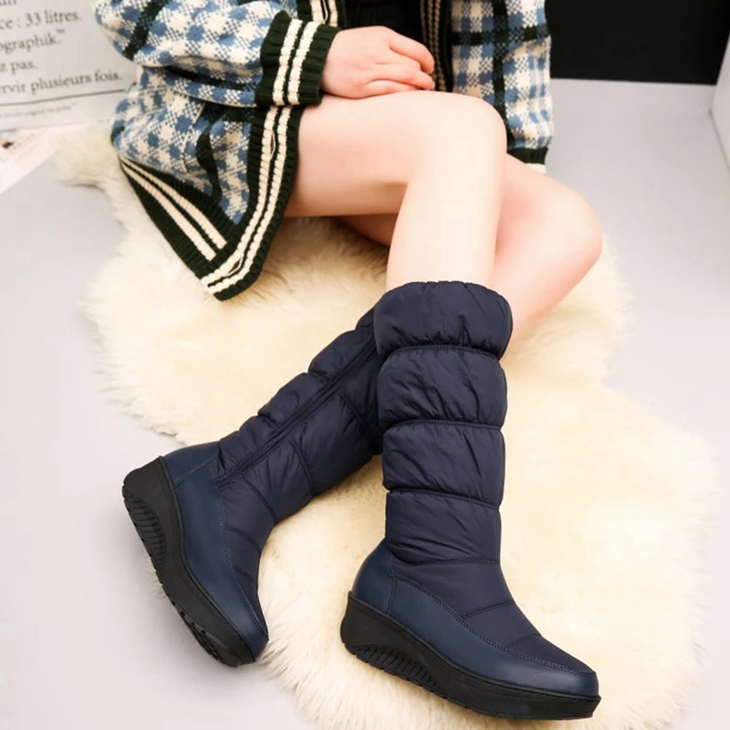 REAVE CAT/Большие размеры 35-44, новые зимние сапоги женские теплые водонепроницаемые сапоги на хлопковом пуху сапоги до середины икры на меху на платформе цвет черный, белый, синий