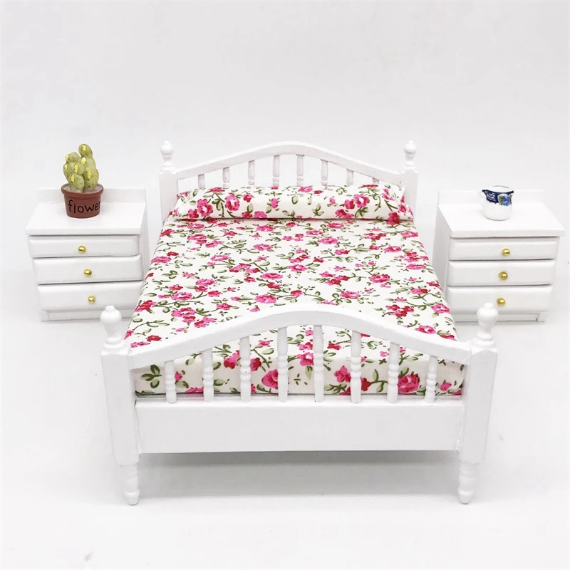 

1/12 Dollhouse Miniature Accessories Mini Wooden Double Bed Simulation Bedroom Furniture Toys for Doll House Decoration