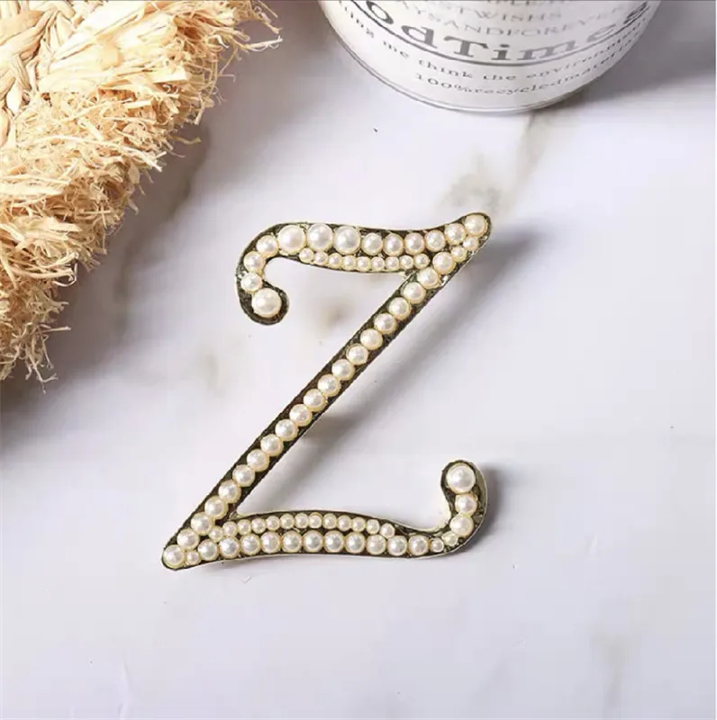 

KPOP 1PCS Fashion Brooch Jewelry Letter Diamond Brooch Clothing Accessories Pearl Pin Unisex Gifts for Women Girl Y217