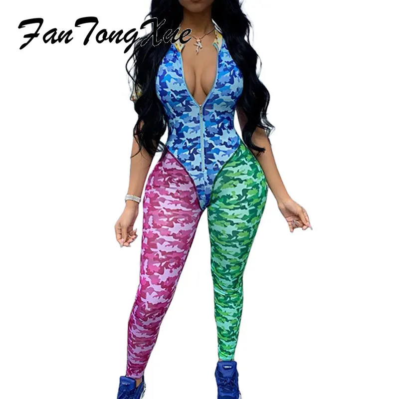 Женский комбинезон с коротким рукавом и глубоким V-образным вырезом |