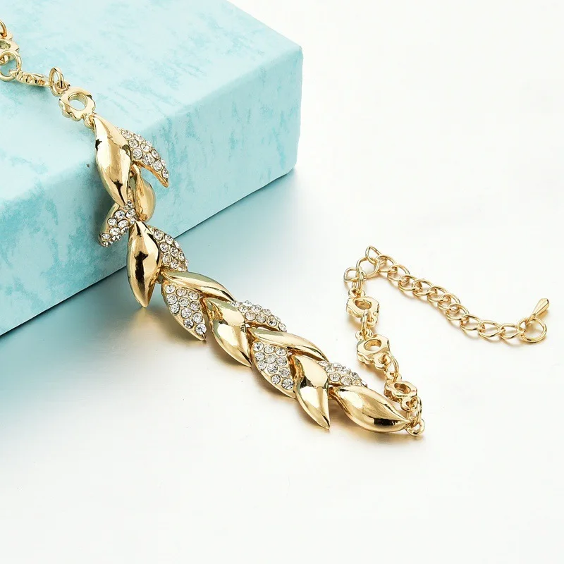 

Bohemian Style Women Girls Gold Bracelet Rhinestone Leaves Chain Bangle Luxury Wedding Jewelry Simple Elegant Jewelry Gift