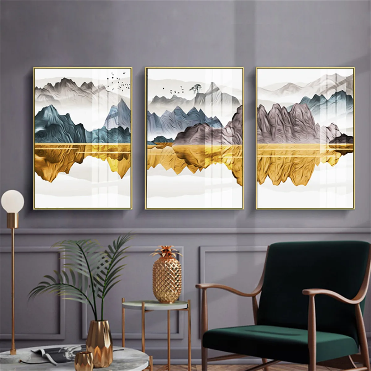 Постер золотого цвета в скандинавском стиле с изображением гор озера пейзажа