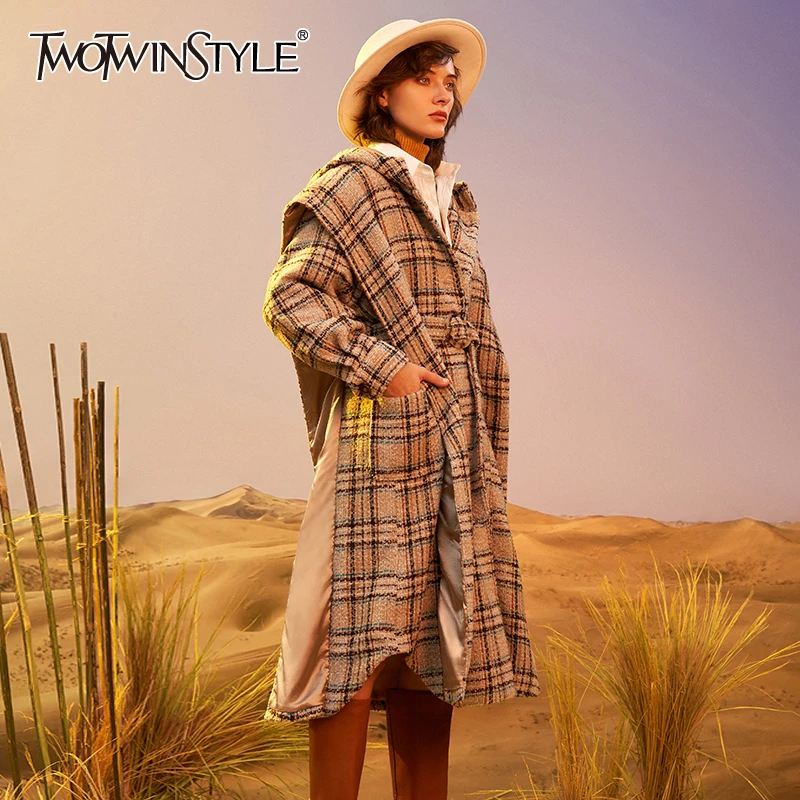 Женское шерстяное пальто TWOTWINSTYLE корейское клетчатое составного кроя с капюшоном