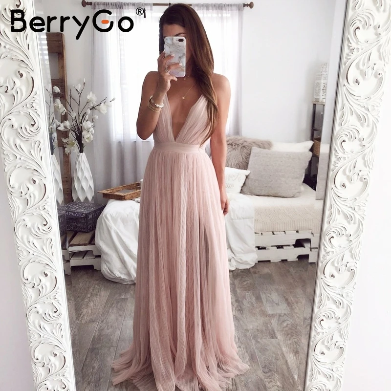 Женское кружевное платье в полоску BerryGo длинное макси на бретелях с глубоким