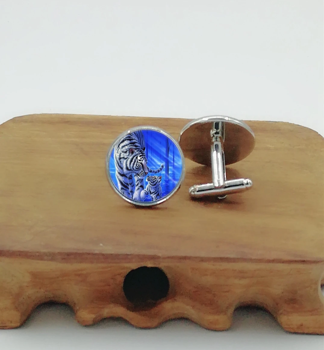 

2019 New Fashion Glamour Cufflinks White Tiger Shirt Cufflinks Cufflinks High Quality