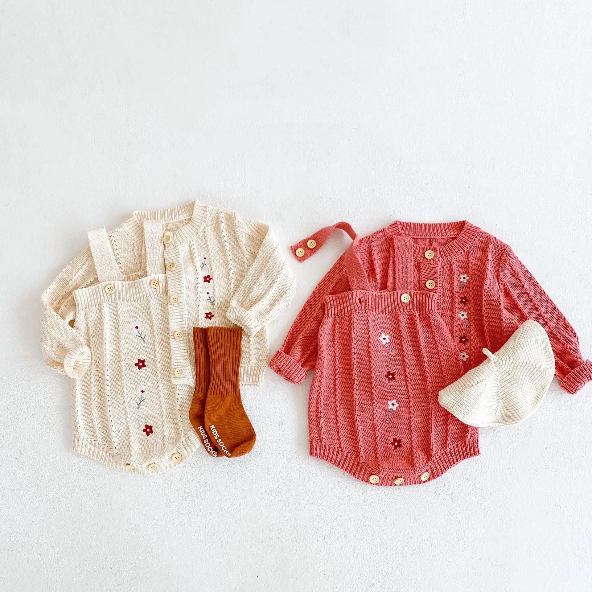 

Wholesale high quality 2022 100% cotton Baby boy and girl embroidered cotton yarn knitted coat + suspender romper two-piece suit