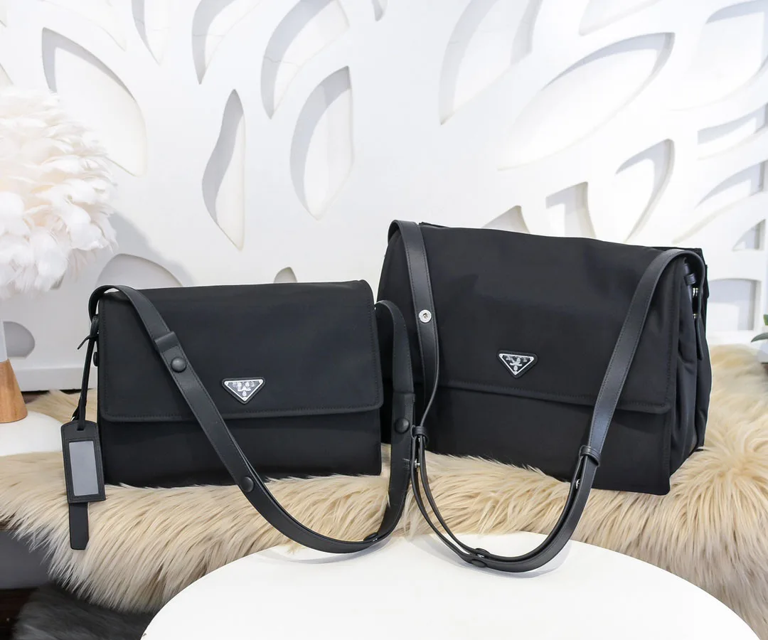 

Prado mens bag light Recycled nylong Shoulder bag for high quality Zipper closure Casual fashion bag