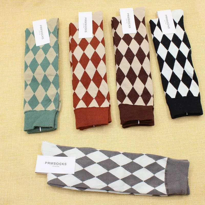 

Клетчатые женские носки геометрические носки для девочек Лоскутные парные средние Носки милые Плотные хлопковые классические осенне-зимн...