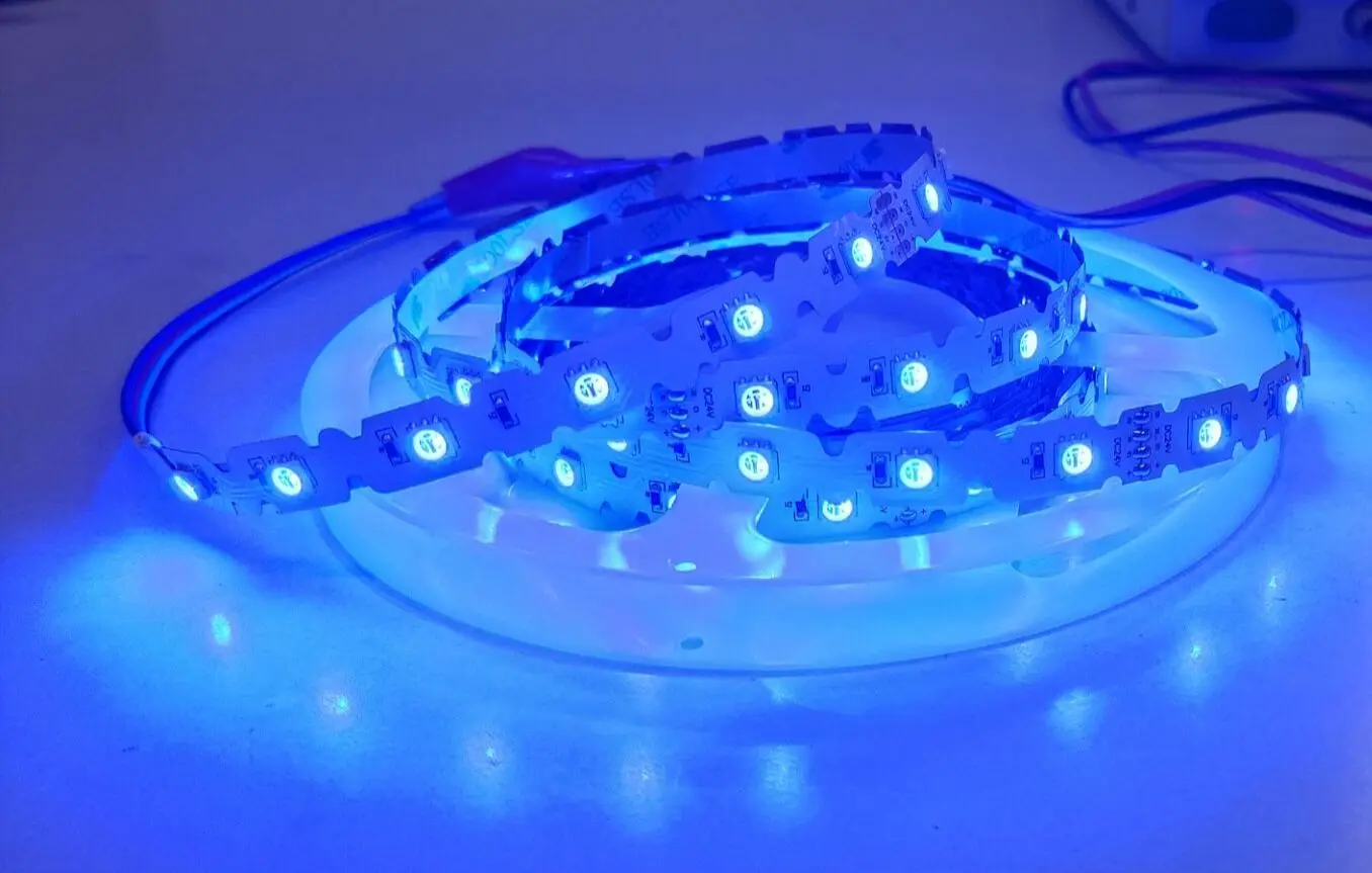 Гибкая светодиодная лента 5050 SMD 5 м 12 В постоянного тока 42 светодиода/м высокая