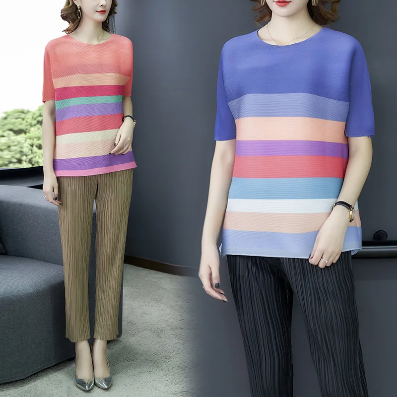 

Ladies Pleated Short-Sleeved T-Shirt Summer New Korean Version Of Rainbow Strips Miyake Folds Are thin Loose Women's Tops WXa11