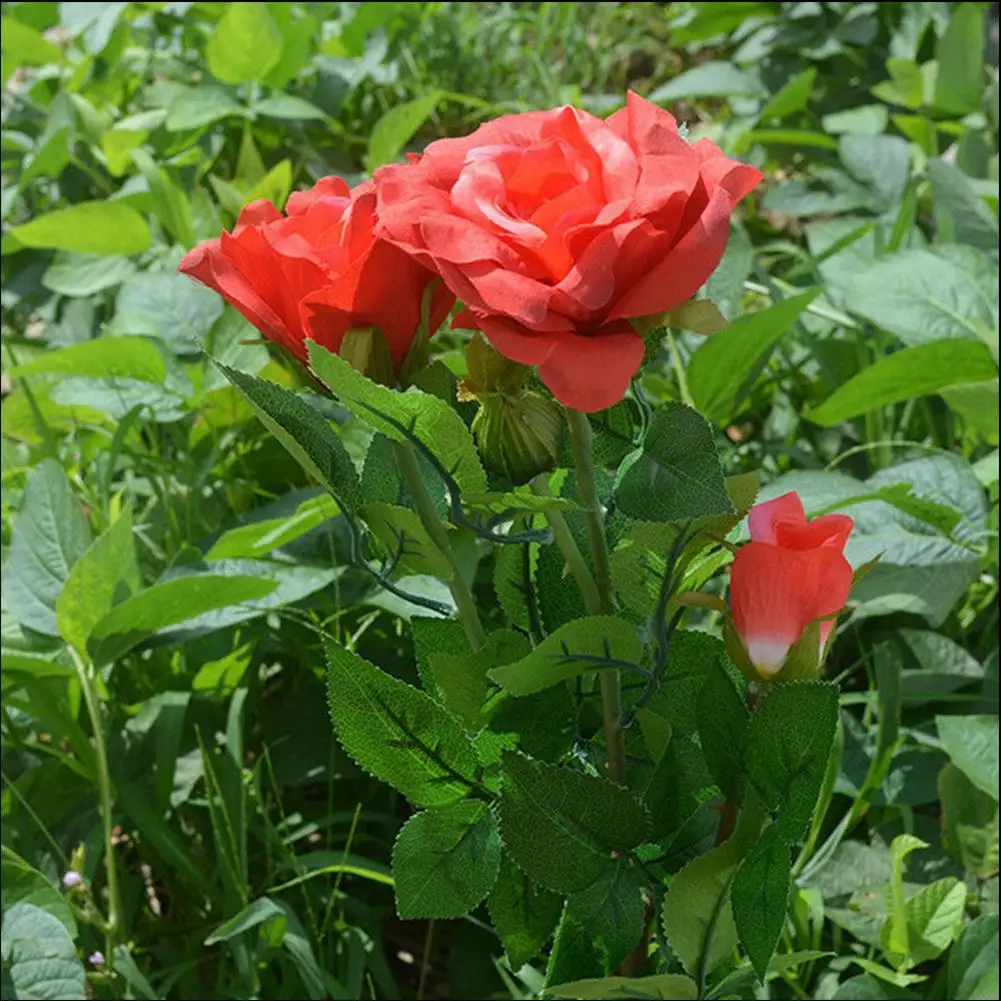 Светодиодный светильник на солнечной энергии 3 светодиодных лампы с