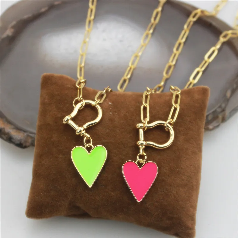 Ожерелье с покрытием нового дизайна из пяти сердец эмалированной бижутерии на популярной медной цепочке длиной 16 дюймов, дешевая оптовая продажа.