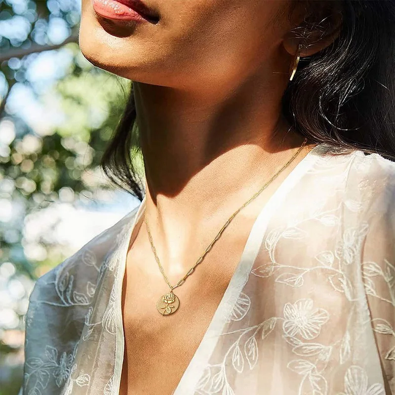 

Retro Vintage Flower Relif Coin Pendant Link Chain Necklace For Women Men Birthday Month Jewelry Gift Cherry Daisy