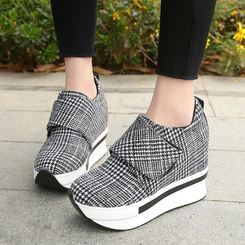 Женские кроссовки Новинка осени 2019 красные повседневные туфли на скрытой