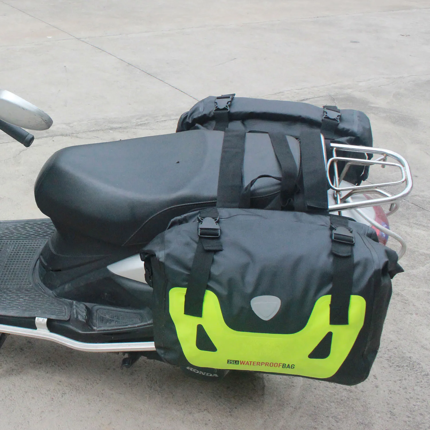 

Large Capacity Motorcycle Side Bag Waterproof Side Bag 25L Locomotive Rear Seat Bag Guard Bar Bag Anti-fall Side Box
