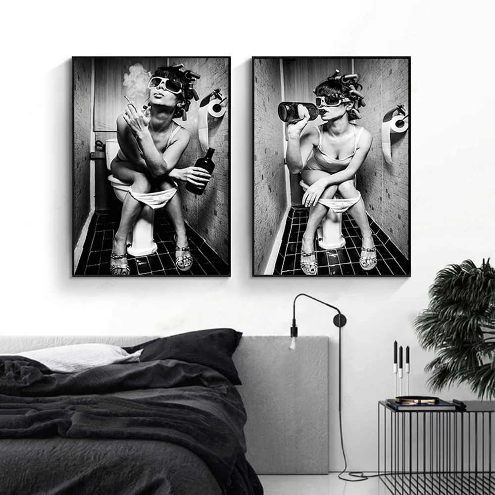 Настенная картина AAVV на холсте с рисунком девушки питьевой курительной в ванной