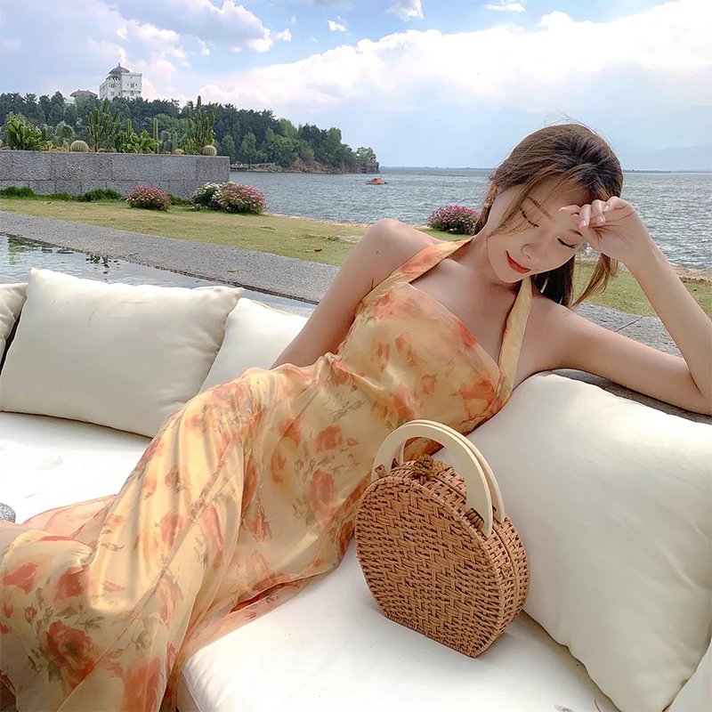 Женское длинное платье на бретельках с цветочным принтом летнее 2022 подиумное