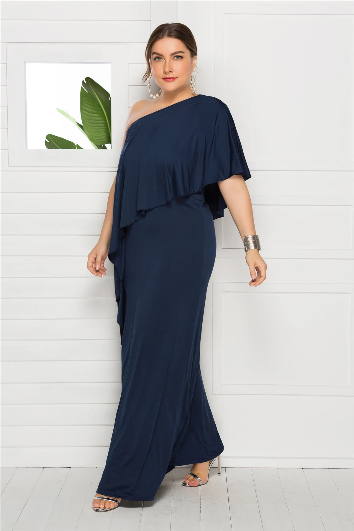 Женское длинное платье на одно плечо однотонное Плиссированное свободное с