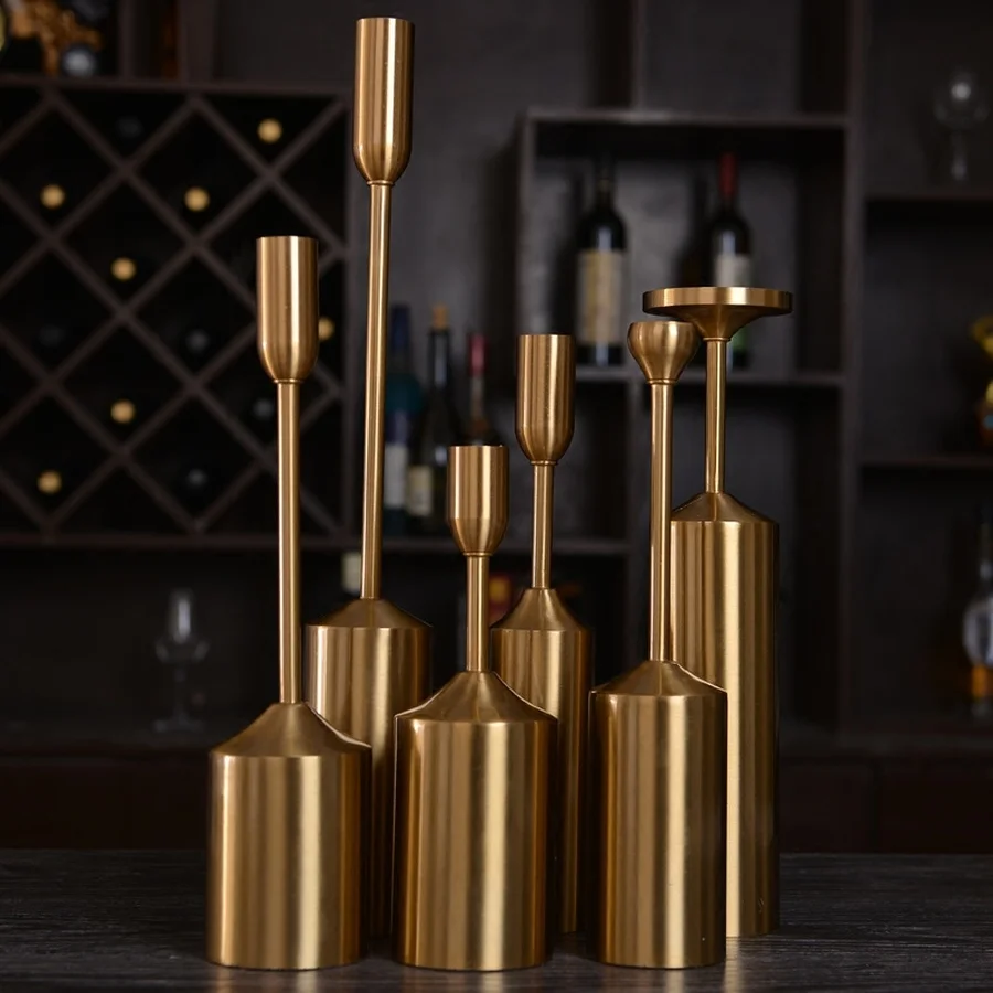 Золотистый металлический подсвечник в скандинавском стиле современный