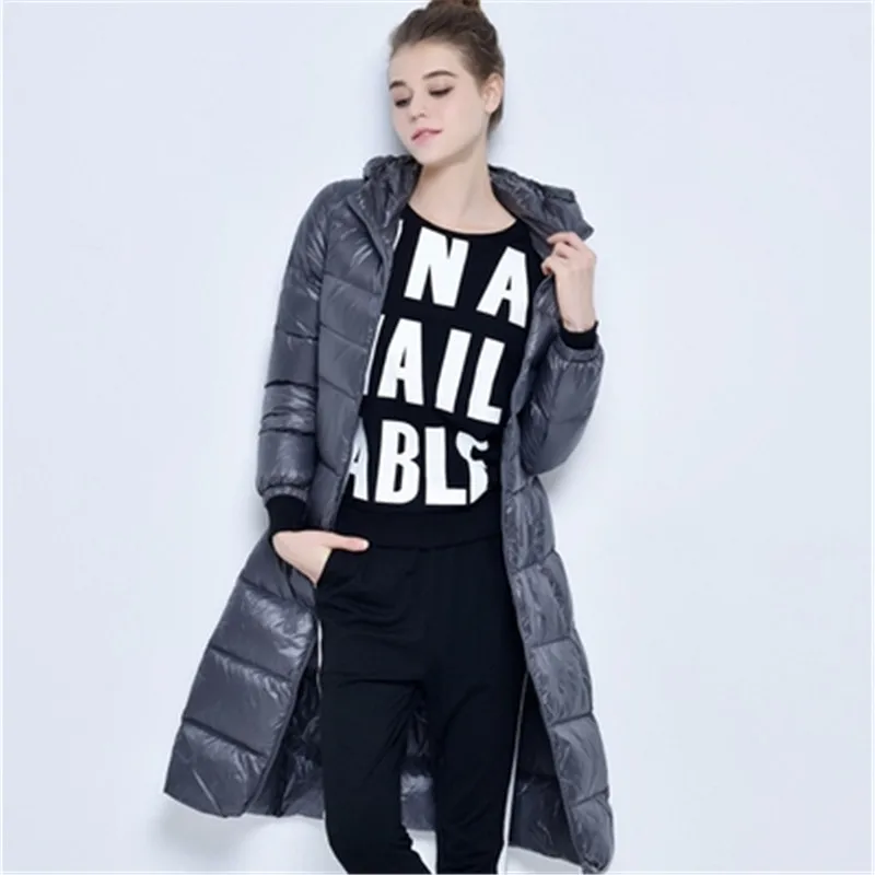 Женская куртка на белом утином пуху с капюшоном тонкое длинное пальто большого