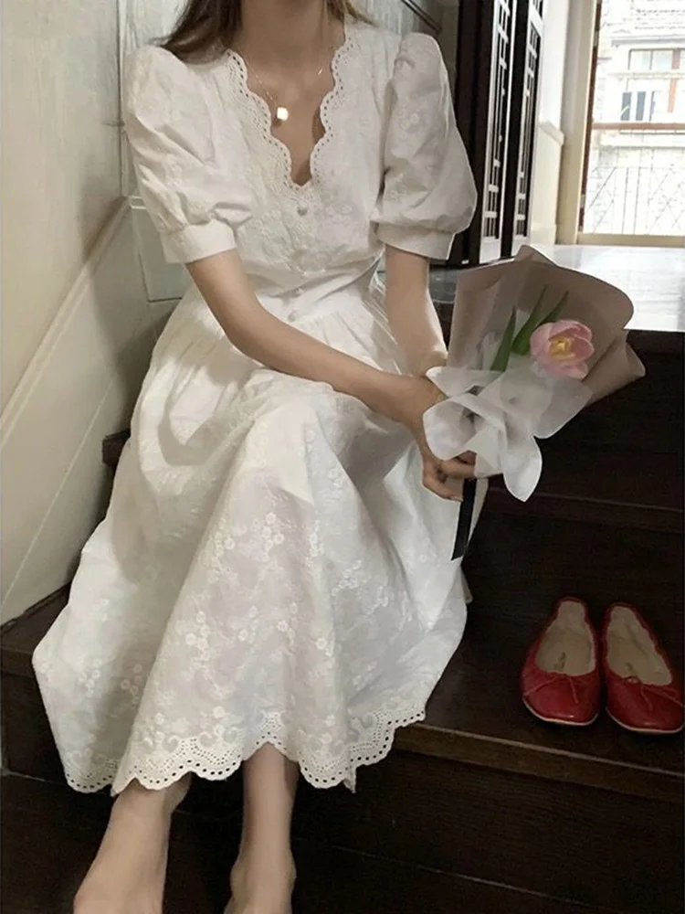 

Элегантное женское платье 2021, корейское стильное хлопковое кружевное платье с V-образным вырезом, рукавами-фонариками и цветочной вышивкой,...