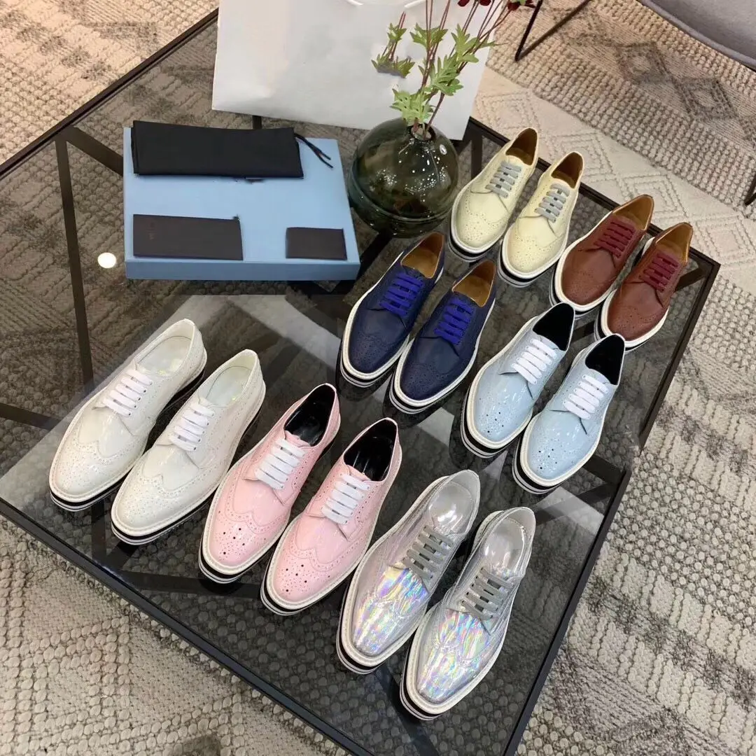 

Fashion Platform Women's Single Shoes British Lace Up Brooch Carved Leather Leather Female Chunky Shoes New Retro Ladies Shoes