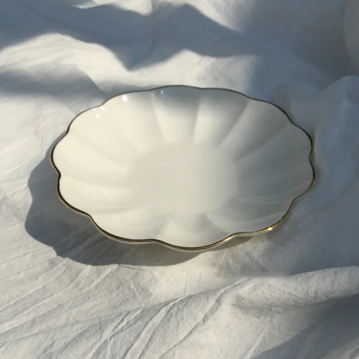 

Plates Ceramic Phnom Penh White Cute Cake Plate Creative Retro Storage Jewelry Tray Snack Dish Flower Solid Color