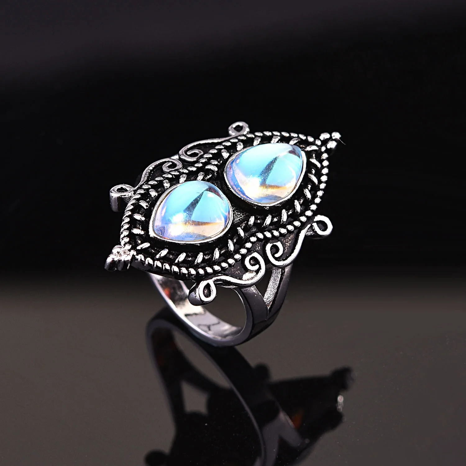 

MENGYI Vintage Jewelry Luxury Moonstone Big Rings For Women Bohemia Anniversary Ring Party Jewelry Gift