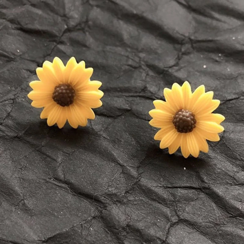 Милые милые серьги-гвоздики с маленькой маргариткой модные женские серьги в