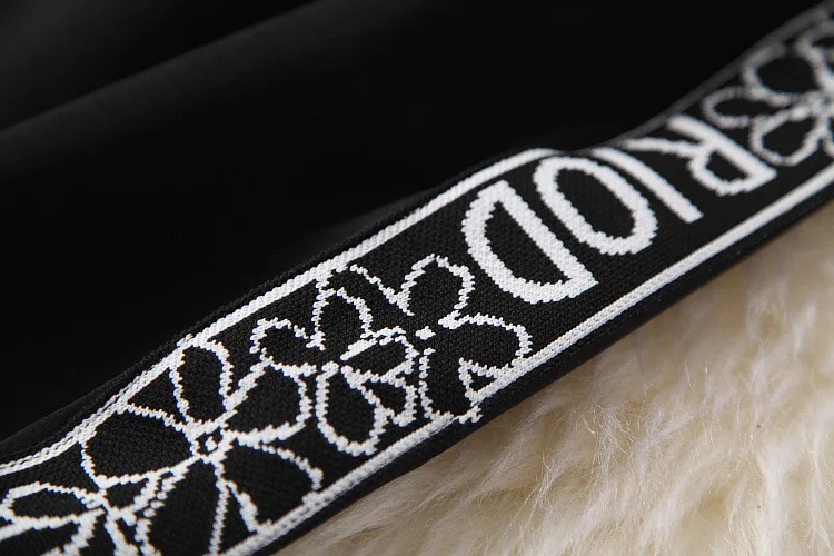 

New European and American women's dresses for spring 2020 Short sleeve chrysanthemum hot drill T - shirt Wide-legged pants suit