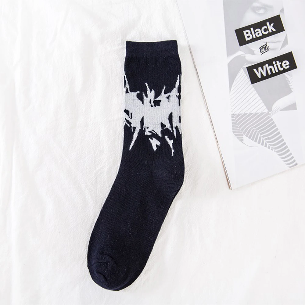 

Women Middle Tube Socks Fashion Harajuku Hip-hop Cotton Novelty Socks Couple Streetwear Black White Japanese