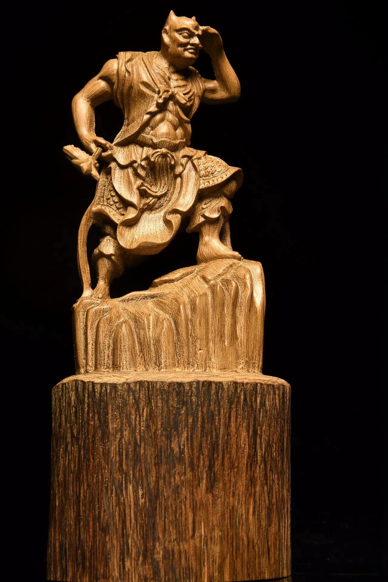 Рисунок 4 - Новый стиль, резьба по дереву Hainan Agarwood