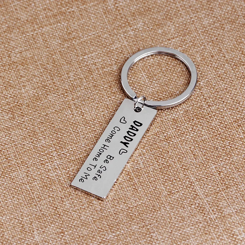 Ключница из нержавеющей стали с надписью "Папа, будь осторожен и вернись ко мне" - творческий подарок на 2021 год.