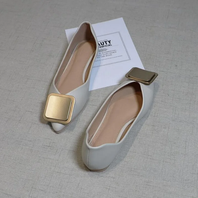Весенняя женская обувь на плоской подошве туфли-лодочки с закрытым острым носком