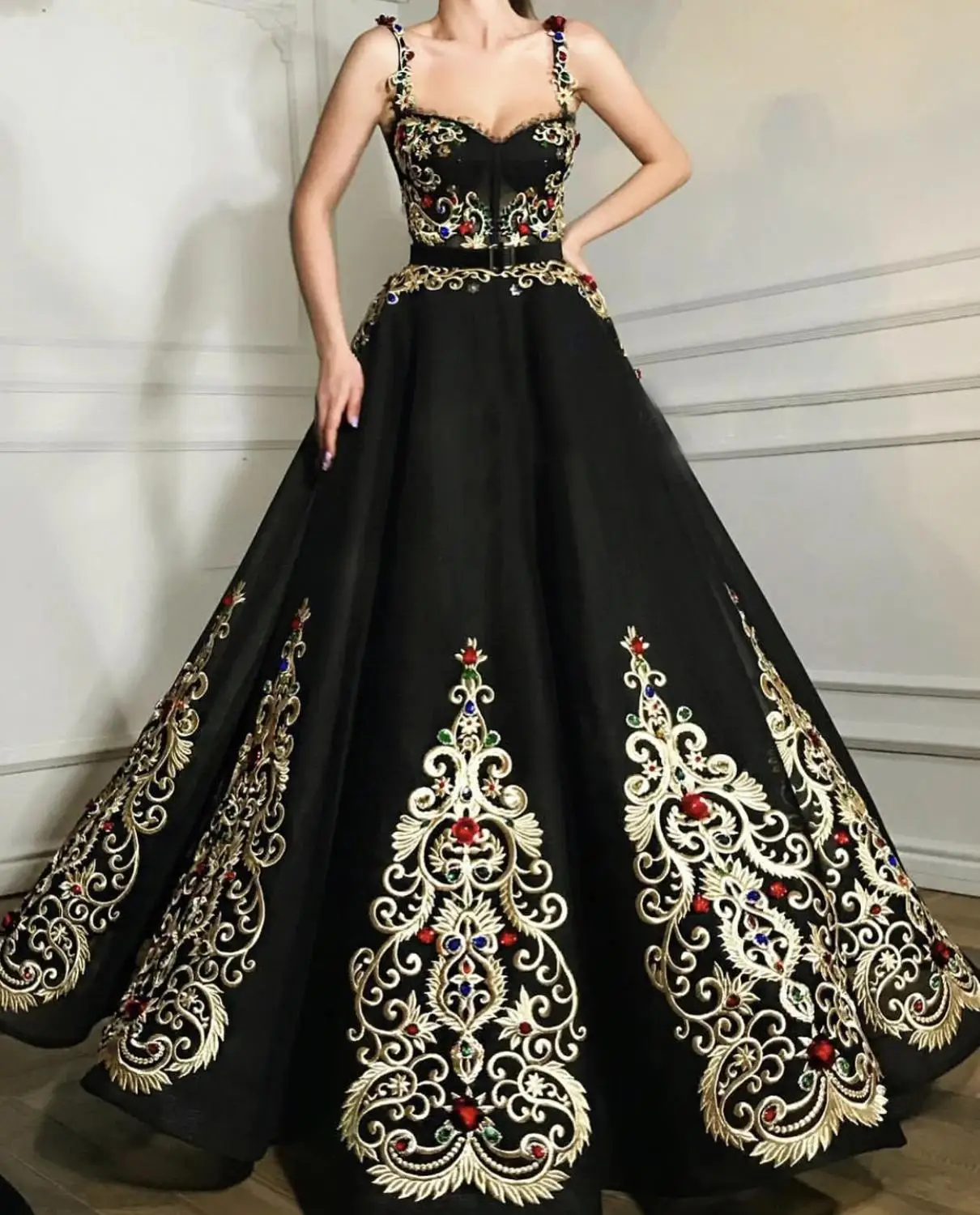 

Gold Appliques Black Tulle Prom Dresses 2021 Spaghetti Straps Formal Evening Party Dress Robe De Soiree