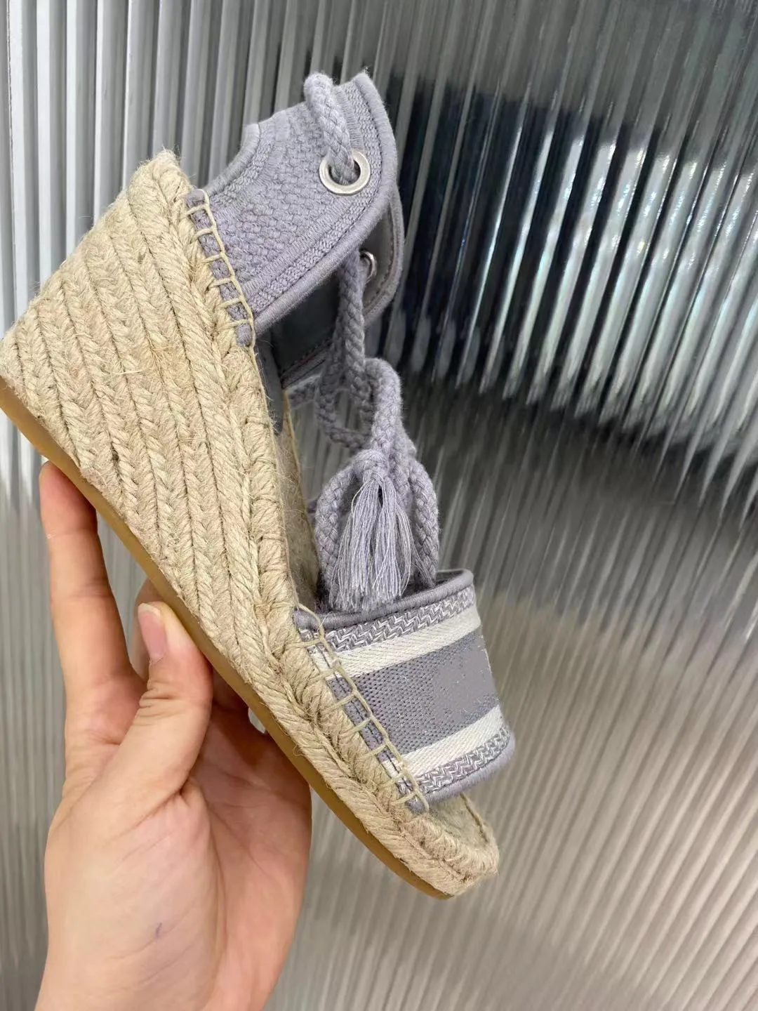 spesifikasi Sepatu Sandal Datar Liburan Espadrilles Wanita Mewah Berenda Gladiator Musim Panas Baru Zapatos Mujer Wanita