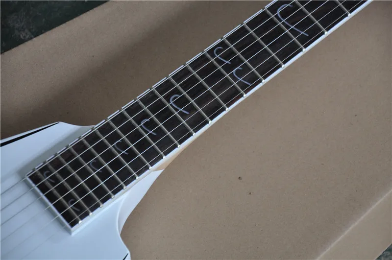 Оптовая продажа с завода, Классическая необычная 6-струнная электрическая гитара, дизайн черепа, черный двойной качающийся мост, бесплатная...