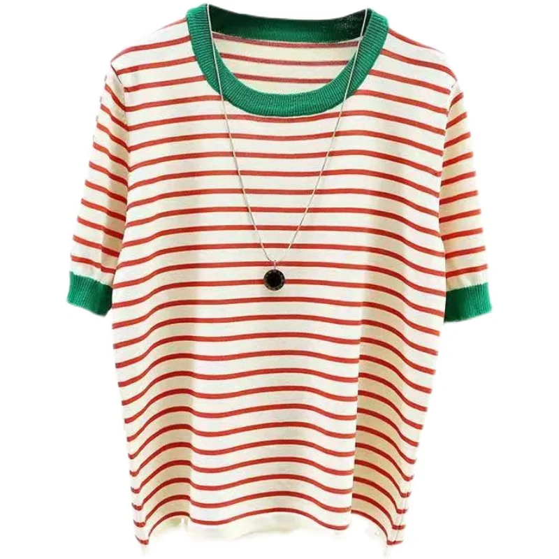 Женский свитер в полоску с круглым вырезом коротким рукавом