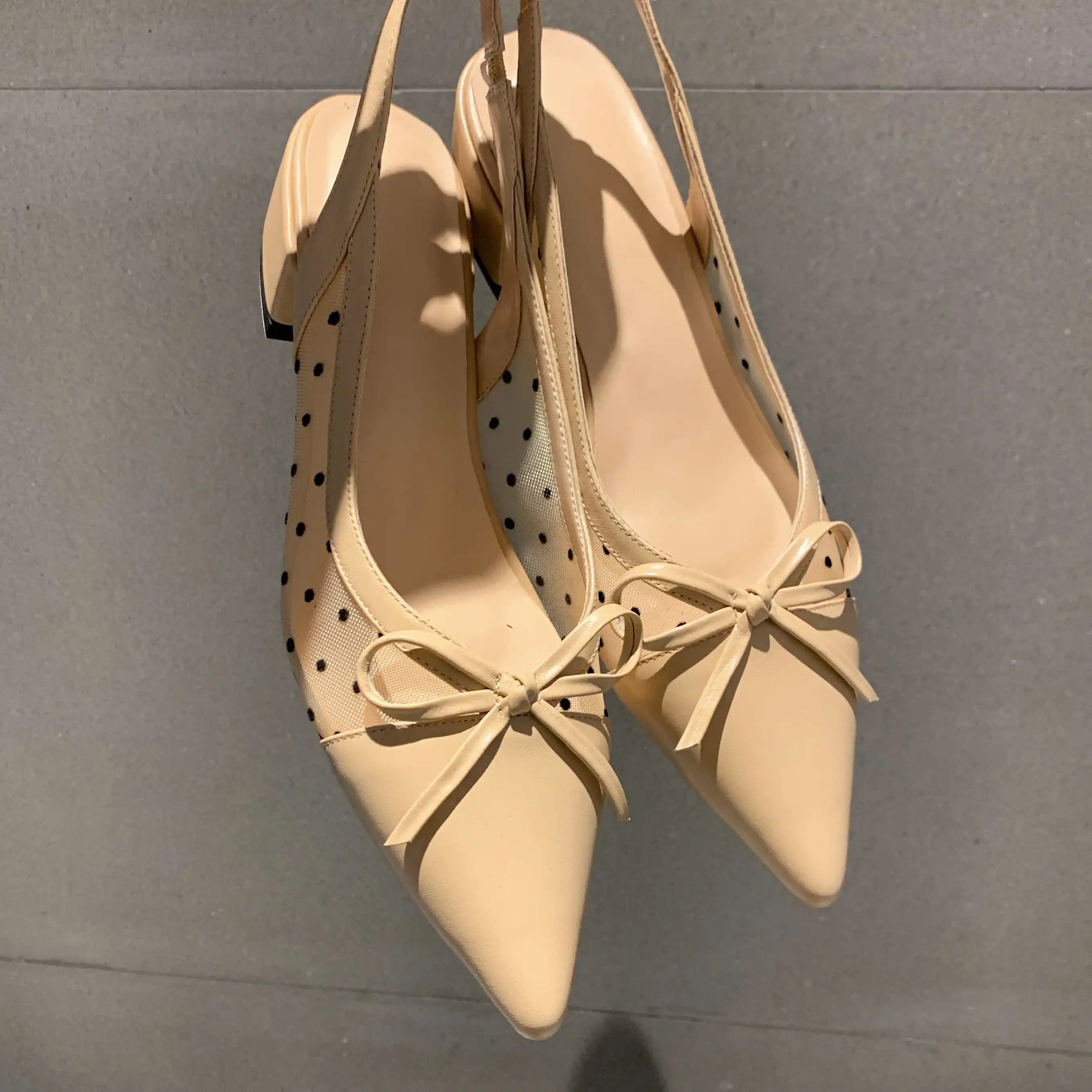 

Krazing Pot genuine leather pointed toe med heels butterfly-knot mesh polka dot toe cap mules slip on baotou women sandals L6f8